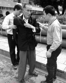 谁爆料曹文轩的视频最新,揭秘文学大师的幕后故事  第1张